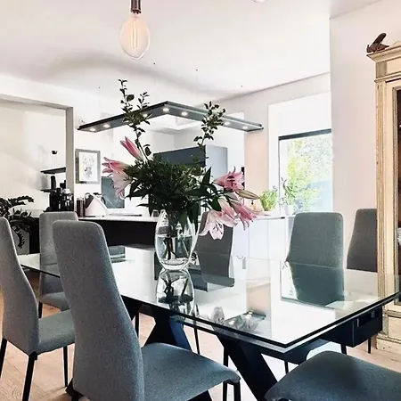 Maison Familiale Spacieuse A 185 M² Avec Jardin